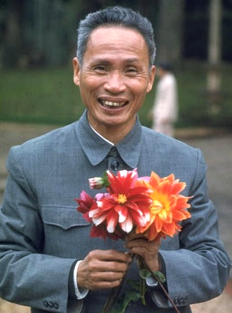 Việt Nam có một tài sản vô giá, đó là Văn hóa Truyền thống và Văn hóa Hồ Chí Minh, tiền đề để xây dựng Văn hóa Việt Nam thế kỷ 21, nền tảng và động lực của thành công