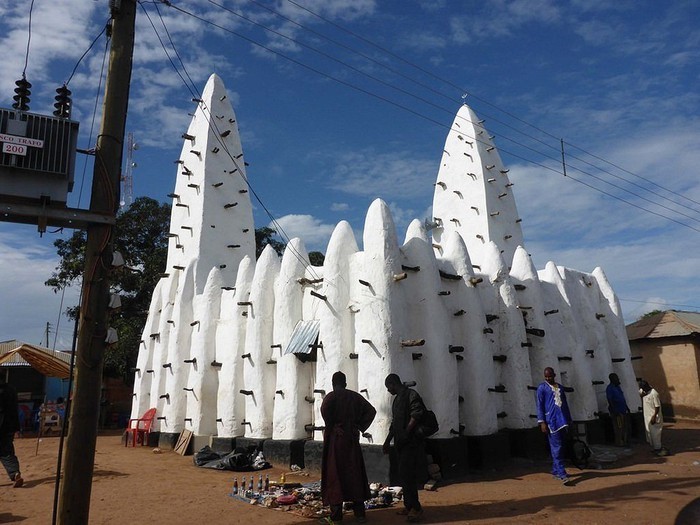 Nhà thờ Hồi giáo Djenné gần như biểu tượng về phong cách nhà thờ Hồi giáo Tây Phi